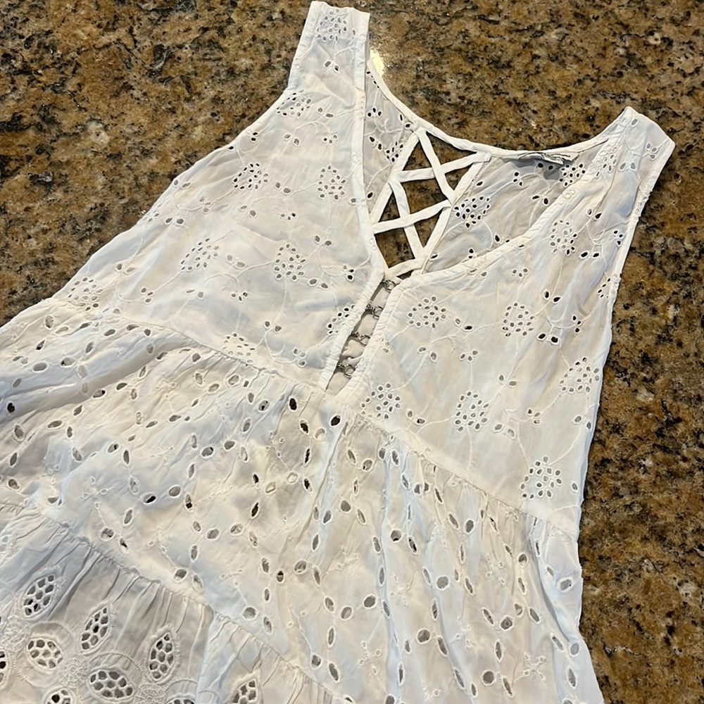American Eagle White Criss-crossed tank top